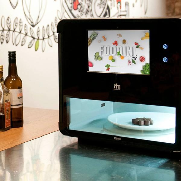 Foodini printer with integrated touchscreen